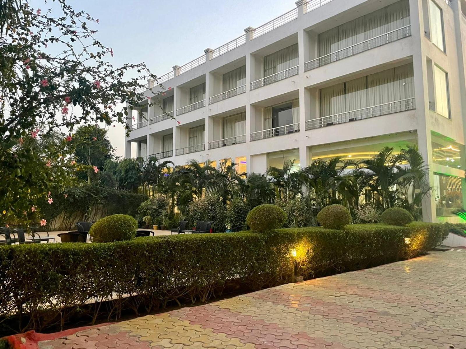 วินซัม รีสอร์ต แอนด์ สปา คอร์เบตต์ Hotel รามนาการ์ ภายนอก รูปภาพ