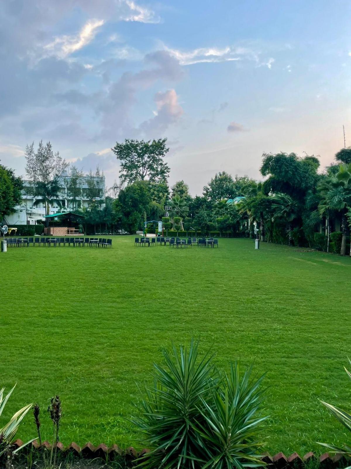 วินซัม รีสอร์ต แอนด์ สปา คอร์เบตต์ Hotel รามนาการ์ ภายนอก รูปภาพ